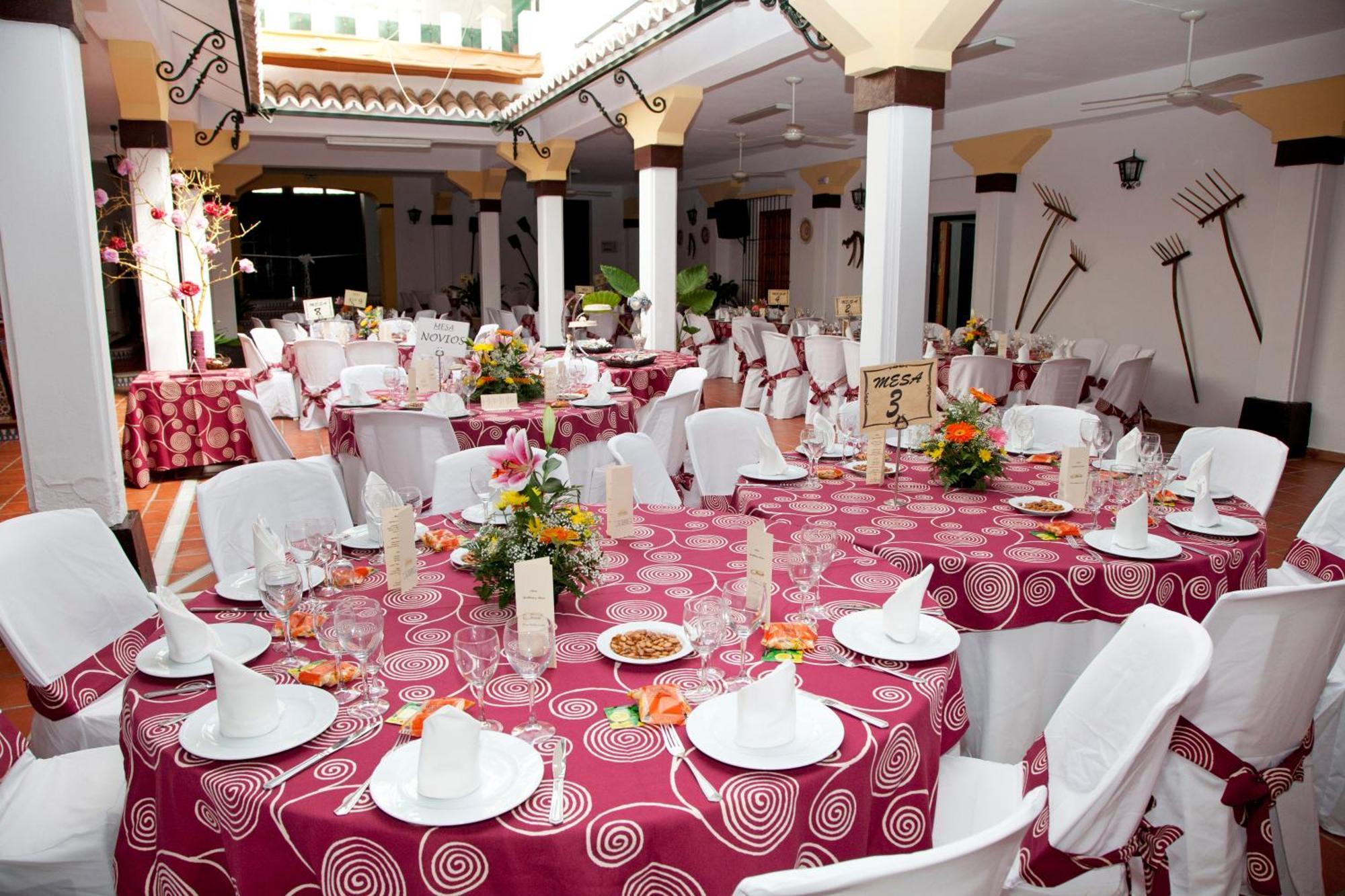 El Cortijo Hotel *