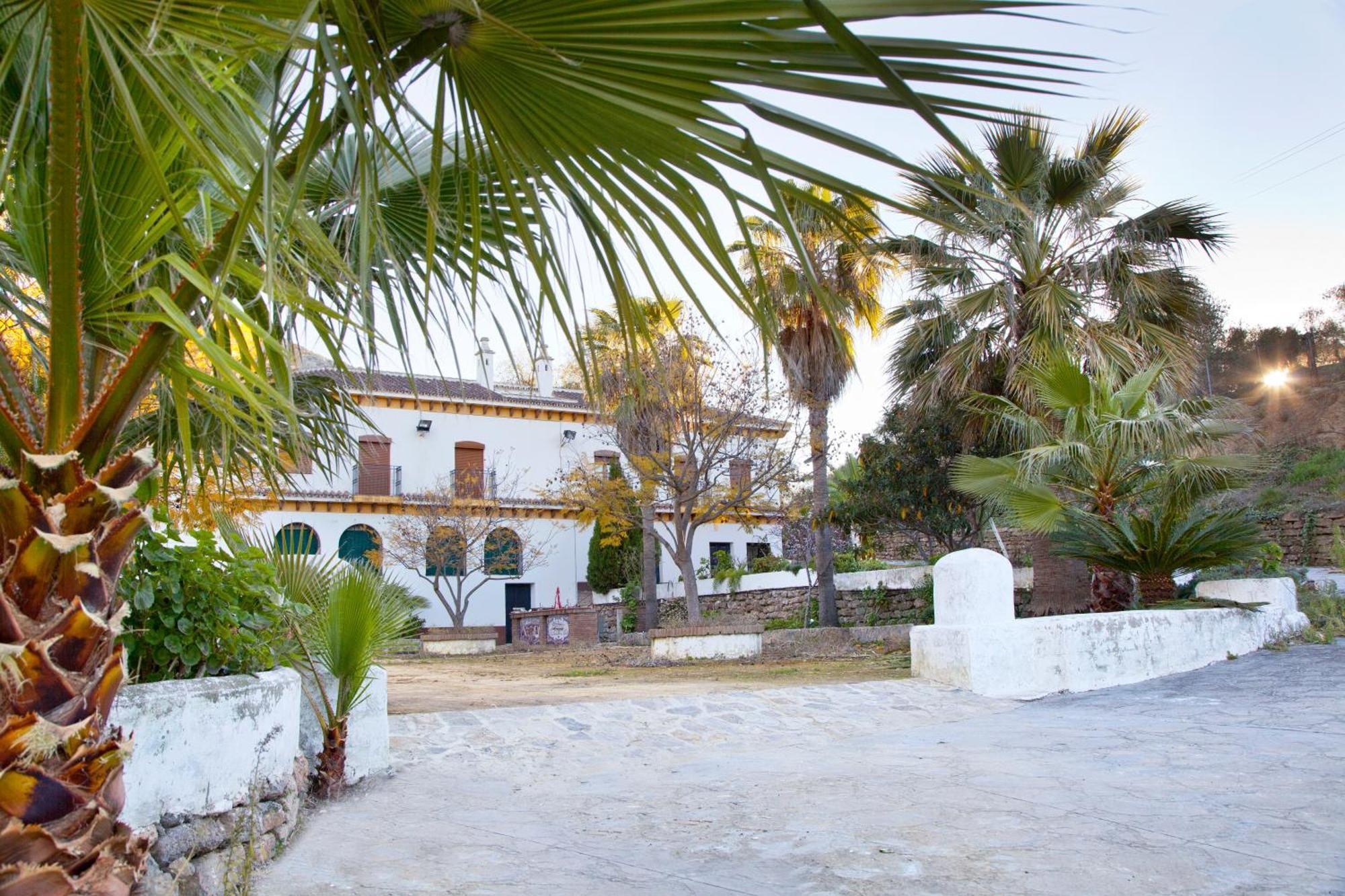El Cortijo Hotel *